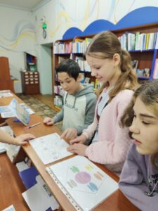 Діти розглядають наступне завдання квесту