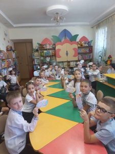 Діти на заході в бібліотеці